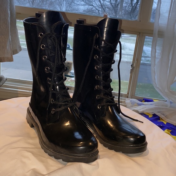 Rubber Boots 9 - Picture 1 of 10